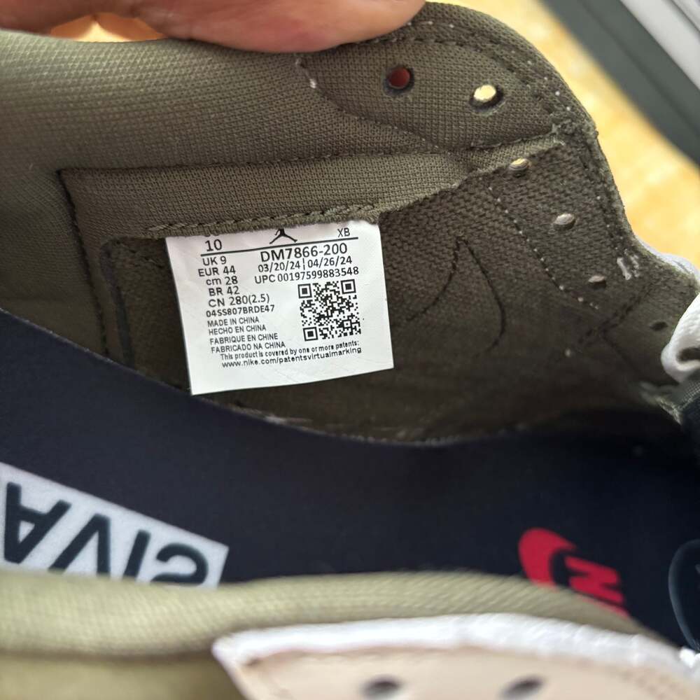 Travis Scott x Air Jordan 1 Low OG 'Olive' - Picture 3 of 10